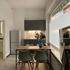 Apartamento 2-zimmer-appartment In Top-city-lage Mit Parken Und Klimaanlage, Núremberg